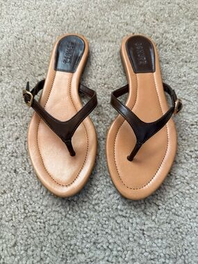 SCHUTZ Women's Tan and Dark Brown Thong Sandals with Gold Hardware